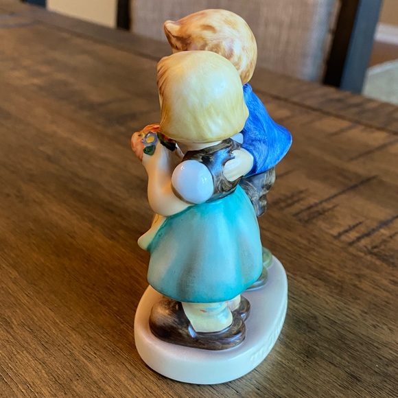 We Congratulate Hummel - Picture 3 of 8